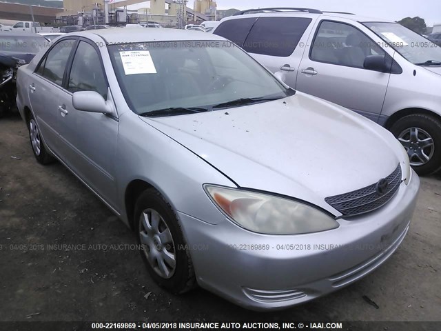 4T1BE32K12U070205 - 2002 TOYOTA CAMRY LE/XLE/SE SILVER photo 1