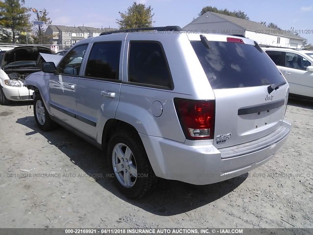 1J8GR48K77C680367 - 2007 JEEP GRAND CHEROKEE LAREDO/COLUMBIA/FREEDOM SILVER photo 3