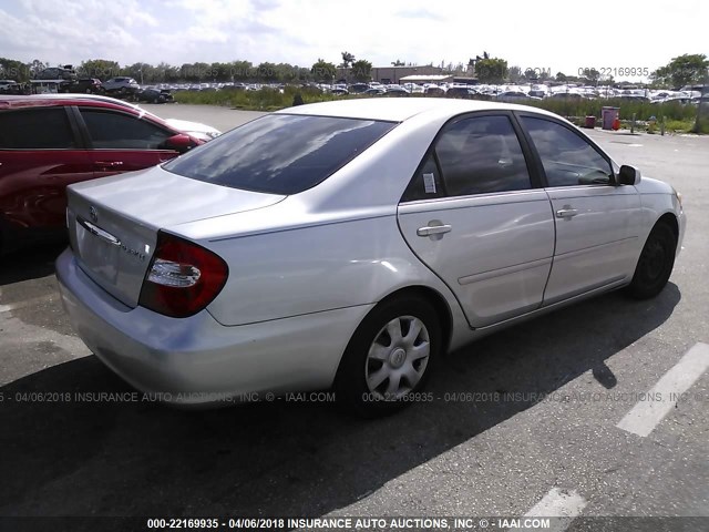 4T1BE32K83U762267 - 2003 TOYOTA CAMRY LE/XLE/SE SILVER photo 4