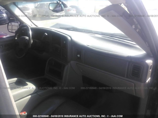 1GNEC13T24R310345 - 2004 CHEVROLET TAHOE C1500 BLACK photo 5