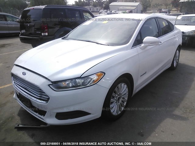 3FA6P0LU9DR310115 - 2013 FORD FUSION SE HYBRID WHITE photo 2