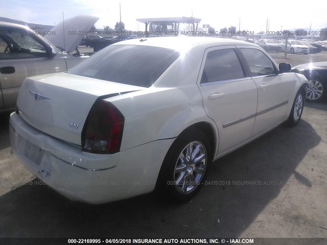 2C3LA53G47H648693 - 2007 CHRYSLER 300 TOURING WHITE photo 4