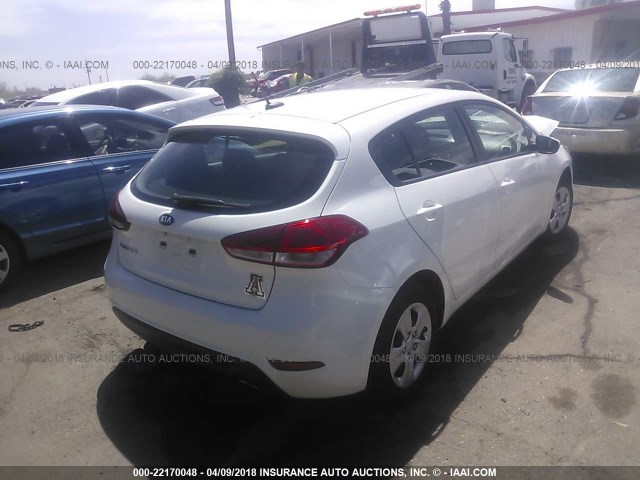 KNAFK5A85H5684089 - 2017 KIA FORTE LX WHITE photo 4