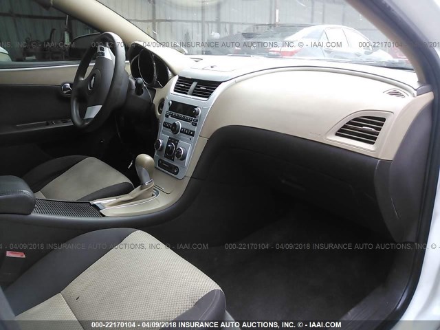 1G1ZA5E05AF106381 - 2010 CHEVROLET MALIBU LS თეთრი ფოტო 5