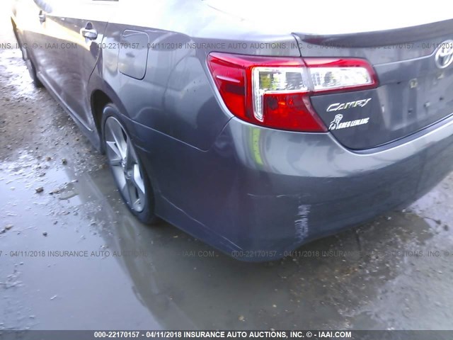 4T1BF1FK0EU464830 - 2014 TOYOTA CAMRY L/SE/LE/XLE ნაცრისფერი ფოტო 6