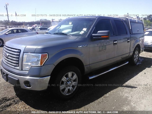1FTFW1CF8CFB32522 - 2012 FORD F150 SUPERCREW GRAY photo 2