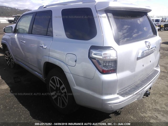 JTEBU5JR9G5372811 - 2016 TOYOTA 4RUNNER SR5 PREM/LTDL/TRAIL/TRD SILVER photo 3