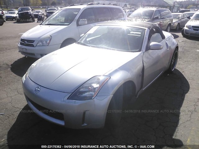 JN1AZ36A15M753826 - 2005 NISSAN 350Z ROADSTER SILVER photo 2