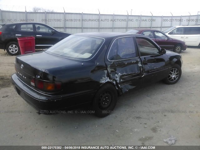 4T1BG12K5TU689258 - 1996 TOYOTA CAMRY DX/LE/XLE BLACK photo 4