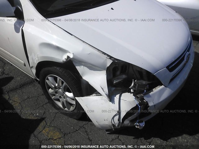 KNDMB233766033693 - 2006 KIA SEDONA EX/LX WHITE photo 6