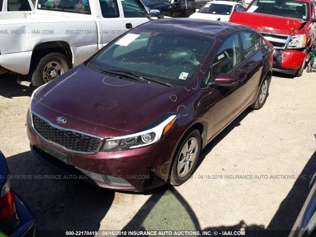 3KPFK4A71JE168018 - 2018 KIA FORTE LX MAROON photo 2