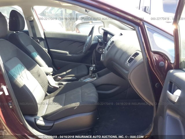 3KPFK4A71JE168018 - 2018 KIA FORTE LX MAROON photo 5