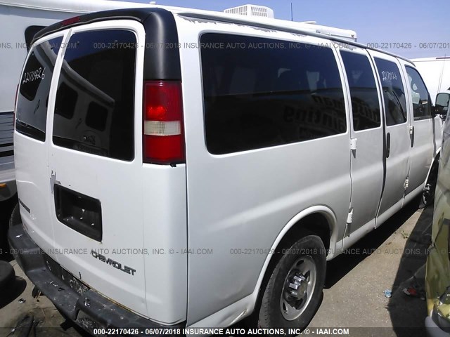 1GAWGRFG7B1102075 - 2011 CHEVROLET EXPRESS G2500 LT WHITE photo 4