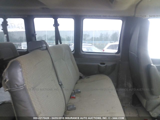 1GAWGRFG7B1102075 - 2011 CHEVROLET EXPRESS G2500 LT WHITE photo 8