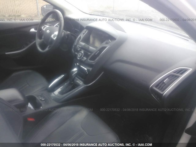 1FADP3J22DL252096 - 2013 FORD FOCUS TITANIUM WHITE photo 5