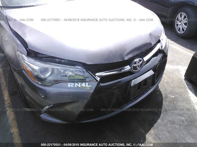 4T1BF1FK0FU114678 - 2015 TOYOTA CAMRY LE/XLE/SE/XSE GRAY photo 6