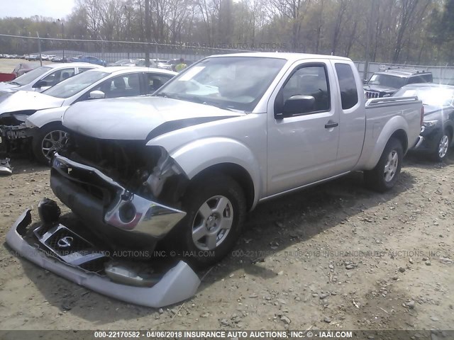 1N6AD06U36C457604 - 2006 NISSAN FRONTIER KING CAB LE/SE/OFF ROAD SILVER photo 2