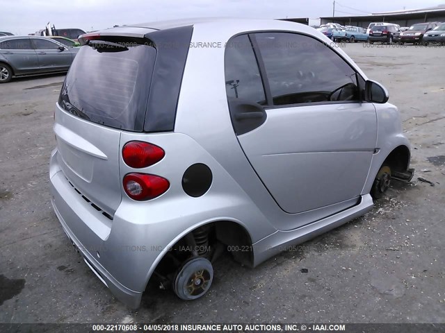 WMEEJ31X79K281068 - 2009 SMART FORTWO PURE/PASSION SILVER photo 4