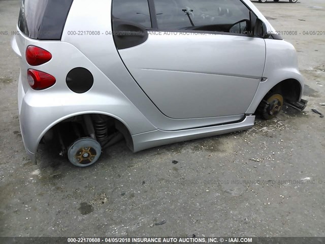 WMEEJ31X79K281068 - 2009 SMART FORTWO PURE/PASSION SILVER photo 6