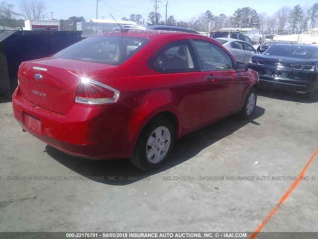 1FAHP32N58W189848 - 2008 FORD FOCUS S/SE RED photo 4