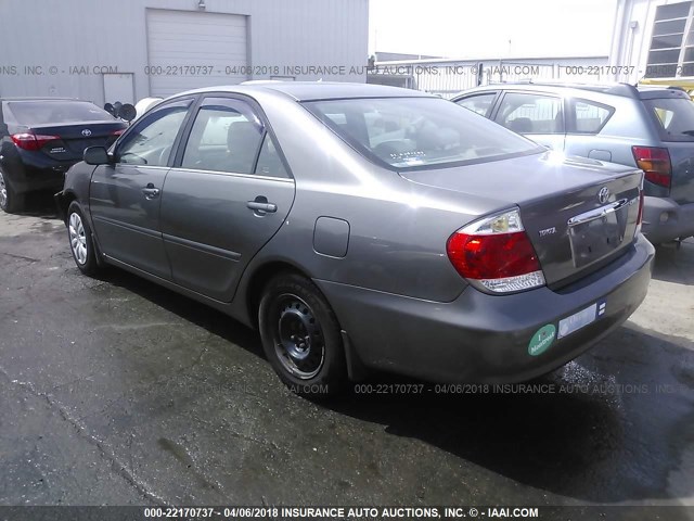 4T1BE32K15U992185 - 2005 TOYOTA CAMRY LE/XLE/SE GRAY photo 3