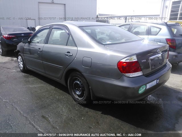 4T1BE32K15U992185 - 2005 TOYOTA CAMRY LE/XLE/SE GRAY photo 3