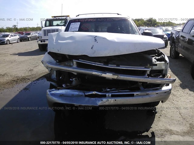 1GNEC13Z32R169920 - 2002 CHEVROLET TAHOE C1500 WHITE photo 6