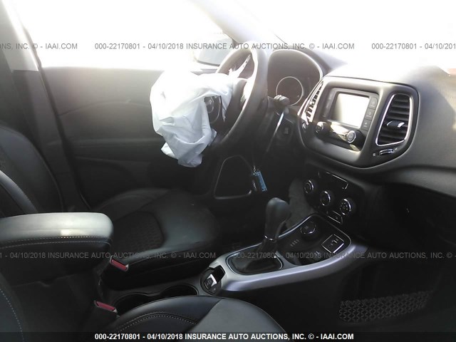 3C4NJDBB7JT117846 - 2018 JEEP COMPASS LATITUDE 白色 照片 5