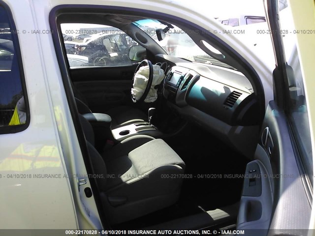 5TFLU4EN1CX031671 - 2012 TOYOTA TACOMA DOUBLE CAB თეთრი ფოტო 5