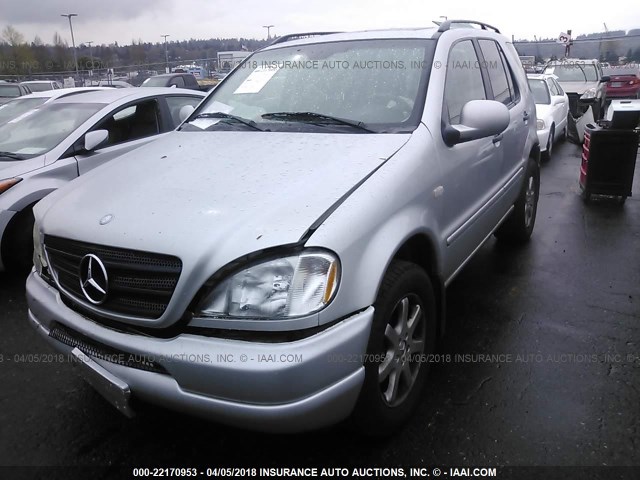 4JGAB72E8YA166378 - 2000 MERCEDES-BENZ ML 430 SILVER photo 2