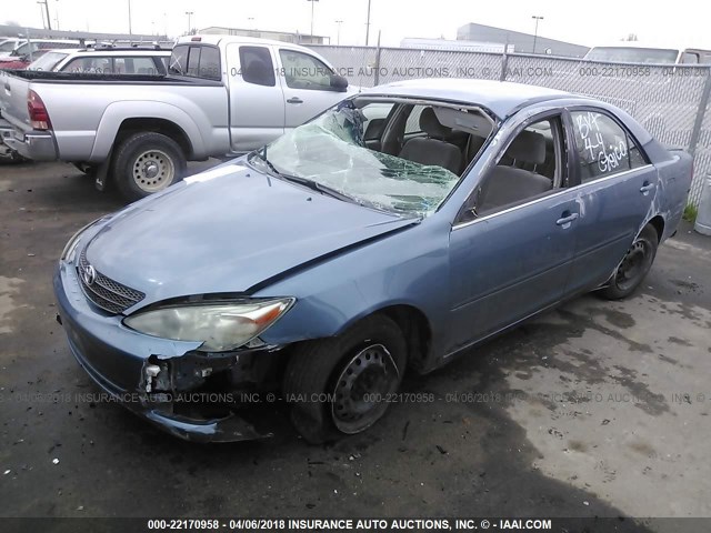 JTDBE32K540259552 - 2004 TOYOTA CAMRY LE/XLE Blau Foto 2
