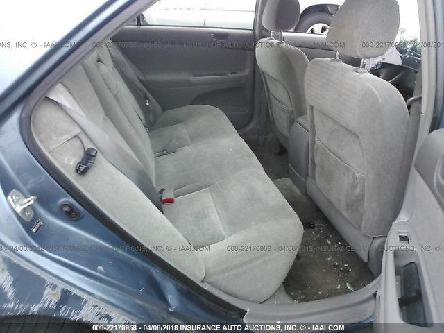 JTDBE32K540259552 - 2004 TOYOTA CAMRY LE/XLE Blau Foto 8