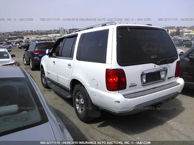 5LMFU28R31LJ15584 - 2001 LINCOLN NAVIGATOR WHITE photo 3