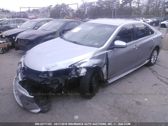 4T1BF1FKXGU538693 - 2016 TOYOTA CAMRY LE/XLE/SE/XSE SILVER photo 2