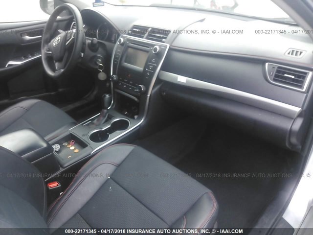 4T1BF1FKXGU538693 - 2016 TOYOTA CAMRY LE/XLE/SE/XSE SILVER photo 5