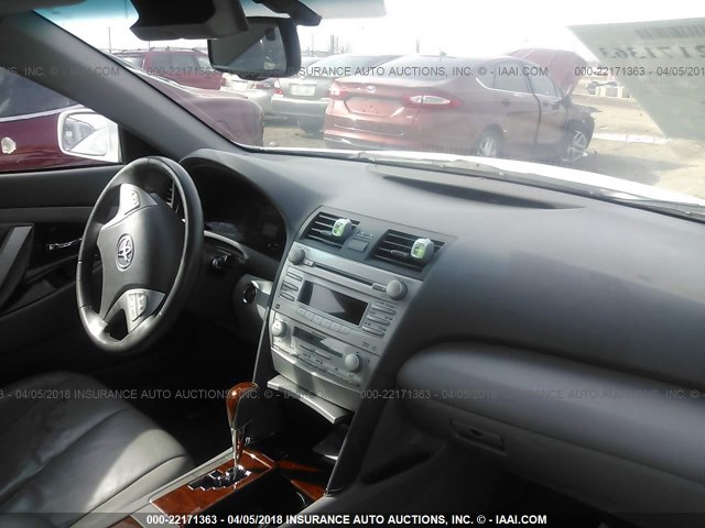 4T4BF3EKXAR034591 - 2010 TOYOTA CAMRY SE/LE/XLE 白色 照片 5