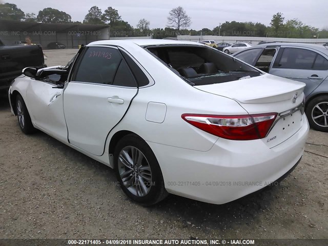4T1BF1FK8FU063527 - 2015 TOYOTA CAMRY LE/XLE/SE/XSE WHITE photo 3