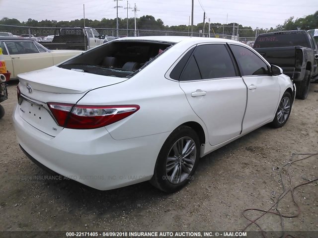 4T1BF1FK8FU063527 - 2015 TOYOTA CAMRY LE/XLE/SE/XSE WHITE photo 4