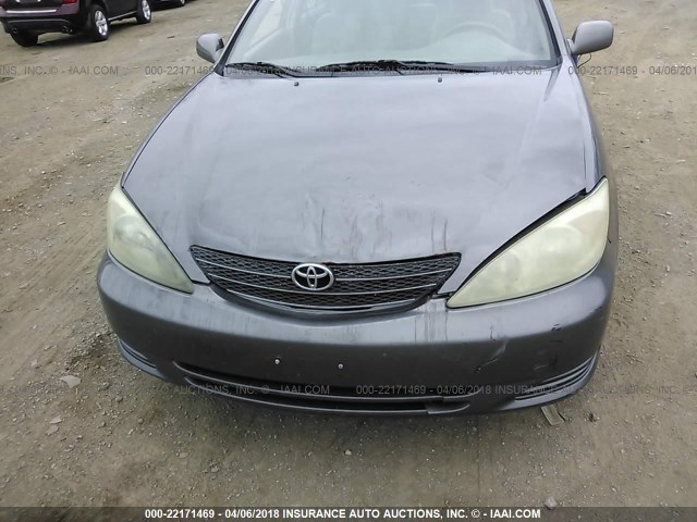 4T1BE32K14U920059 - 2004 TOYOTA CAMRY LE/XLE/SE ნაცრისფერი ფოტო 6