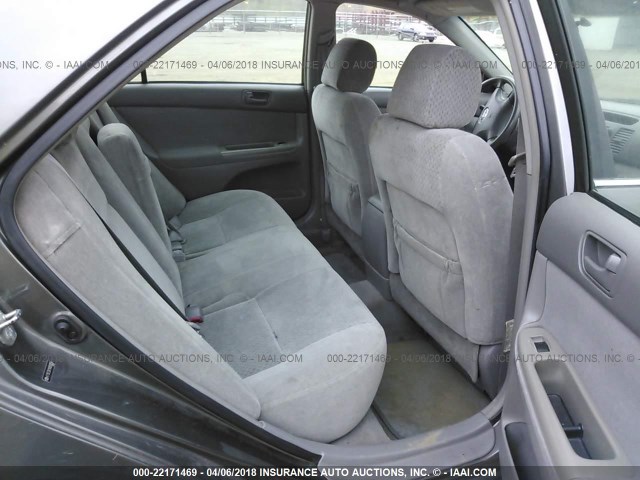 4T1BE32K14U920059 - 2004 TOYOTA CAMRY LE/XLE/SE ნაცრისფერი ფოტო 8