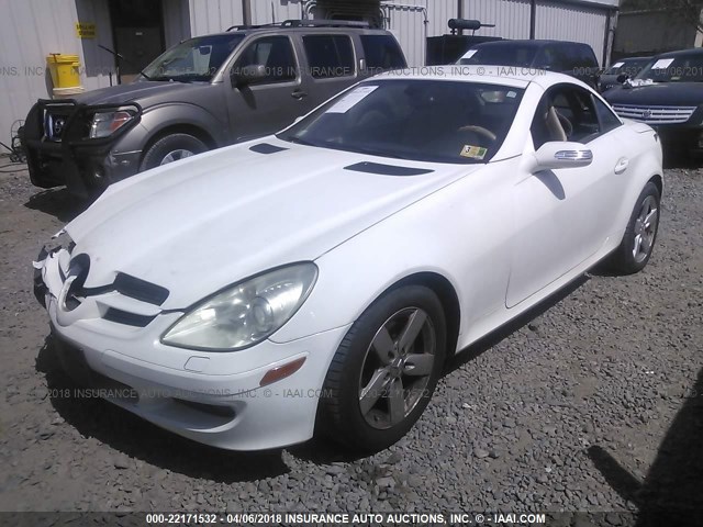 WDBWK54F57F133651 - 2007 MERCEDES-BENZ SLK 280 WHITE photo 2