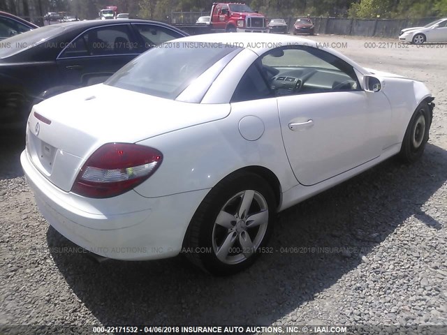 WDBWK54F57F133651 - 2007 MERCEDES-BENZ SLK 280 WHITE photo 4