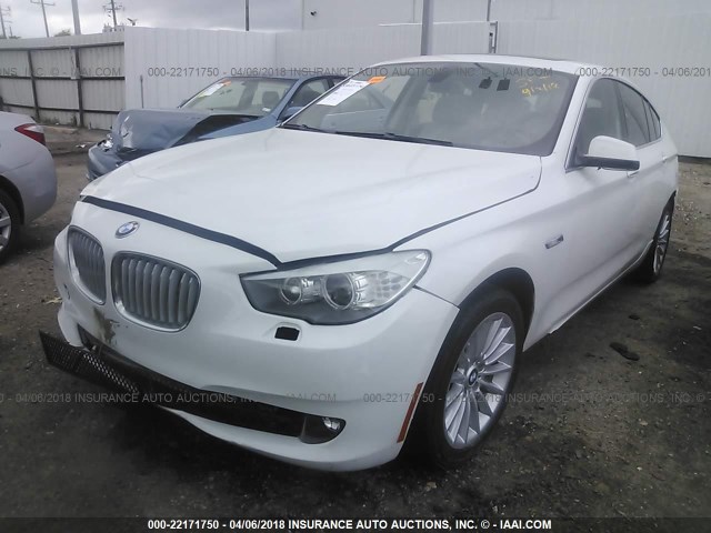 WBASN0C58DDW92702 - 2013 BMW 550 IGT WHITE photo 2