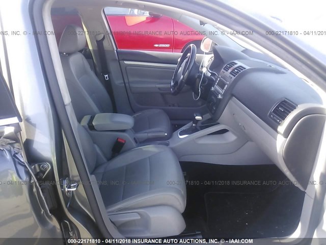 3VWRZ71KX8M037584 - 2008 VOLKSWAGEN JETTA SE/SEL GRAY photo 5