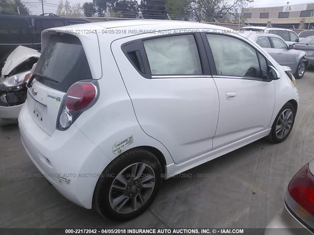 KL8CL6S02FC818981 - 2015 CHEVROLET SPARK EV 2LT WHITE photo 4