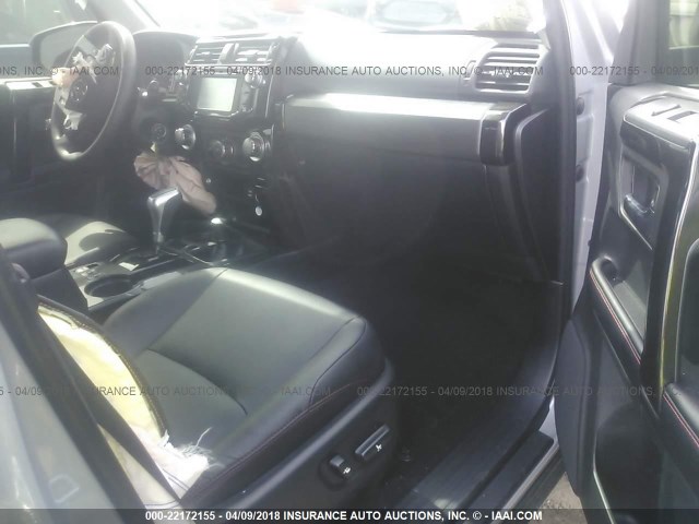 JTEBU5JR3H5440098 - 2017 TOYOTA 4RUNNER SR5 PREM/LTDL/TRAIL/TRD Light Blue photo 5