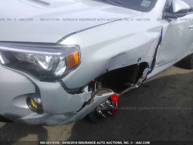 JTEBU5JR3H5440098 - 2017 TOYOTA 4RUNNER SR5 PREM/LTDL/TRAIL/TRD Light Blue photo 6