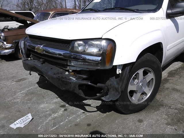 1GNDT13S582231169 - 2008 CHEVROLET TRAILBLAZER LS/LT WHITE photo 6