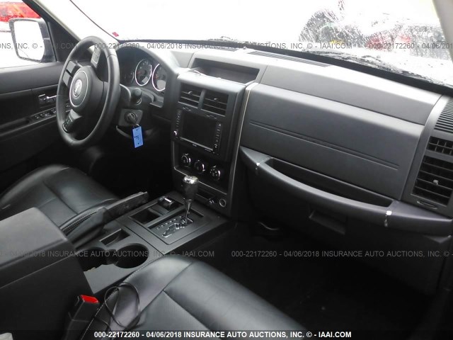 1C4PJMAK1CW216900 - 2012 JEEP LIBERTY SPORT 黑色 照片 5