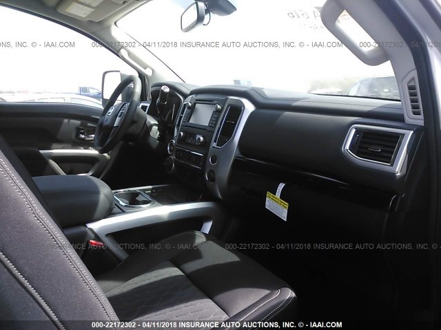 1N6BA1C40HN533620 - 2017 NISSAN TITAN XD SV/PRO-4X SILVER photo 5